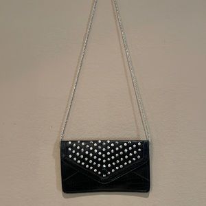 This is a black and silver (precious formal) clutch.With a silver chain